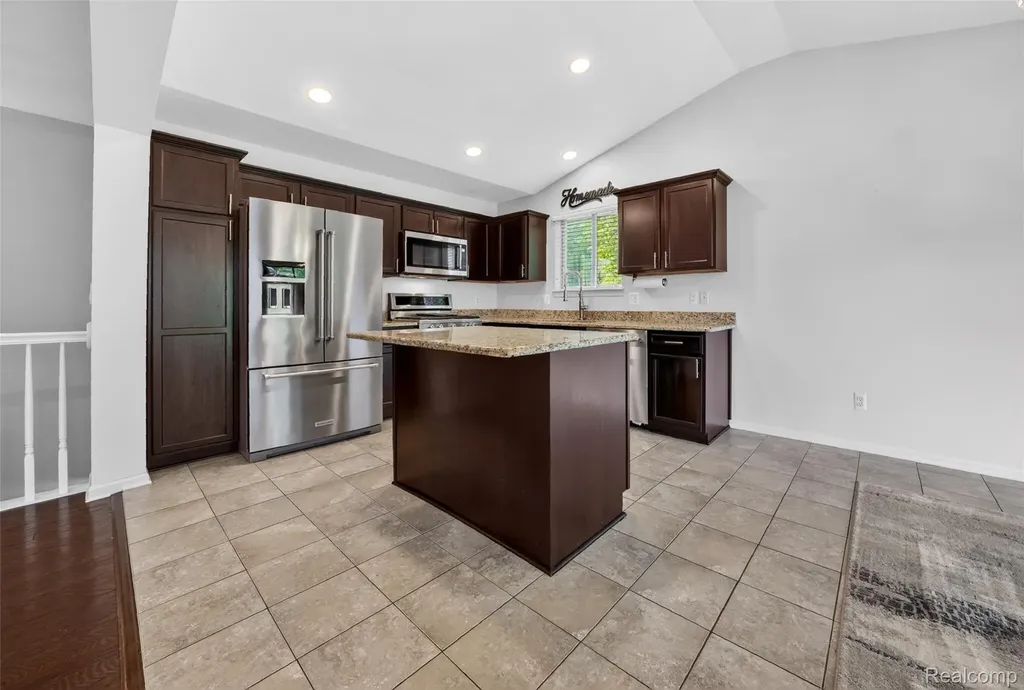 30278 Bradmore Road Warren City MI 48092