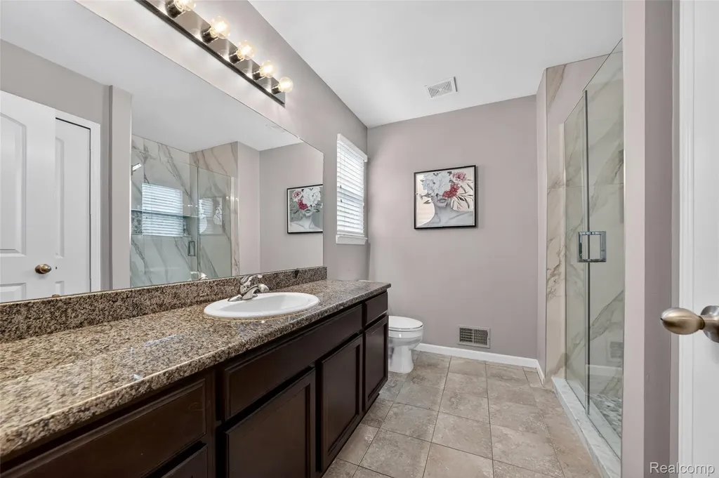 30278 Bradmore Road Warren City MI 48092