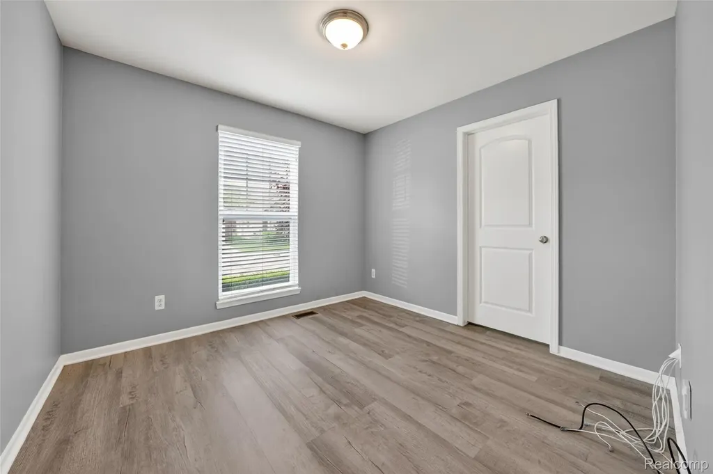 30278 Bradmore Road Warren City MI 48092