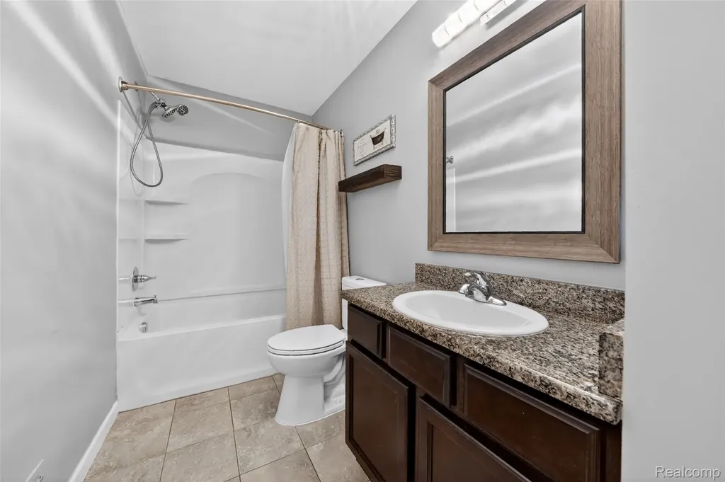 30278 Bradmore Road Warren City MI 48092