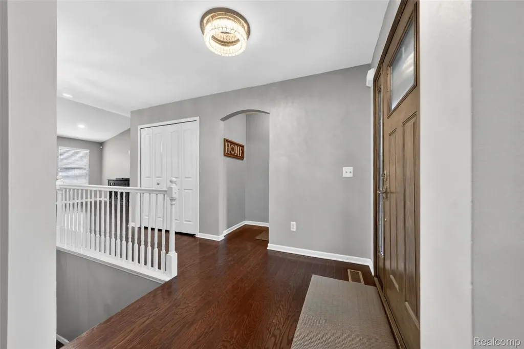 30278 Bradmore Road Warren City MI 48092