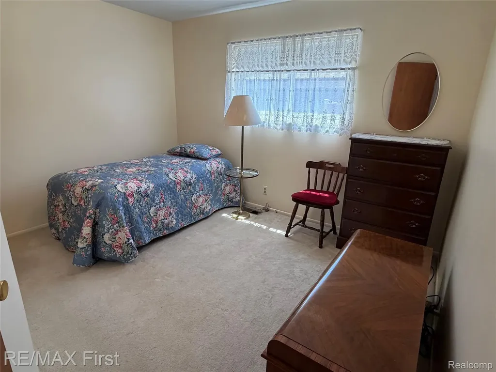 25886 Masch Avenue Warren City MI 48091