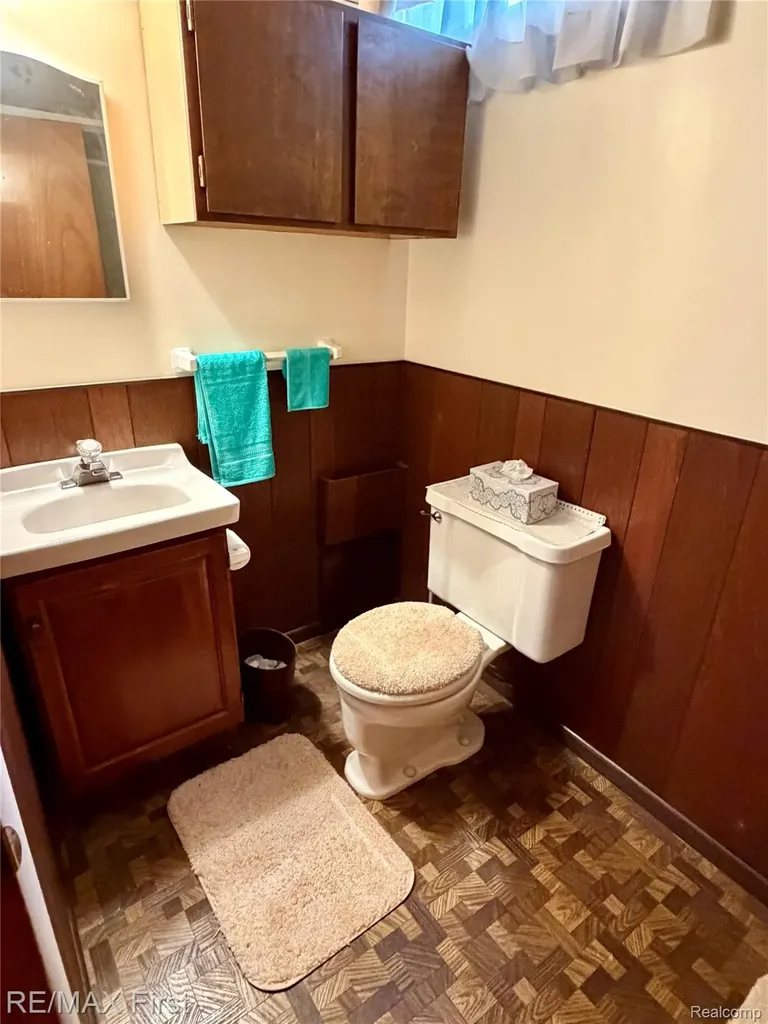 25886 Masch Avenue Warren City MI 48091