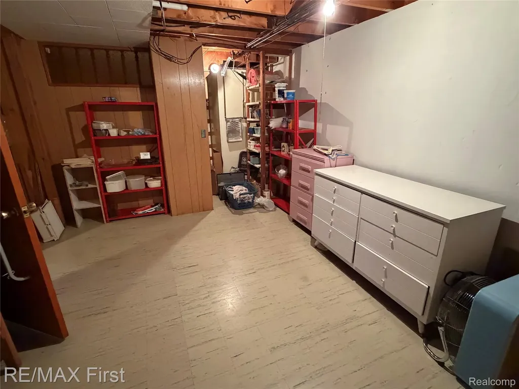 25886 Masch Avenue Warren City MI 48091