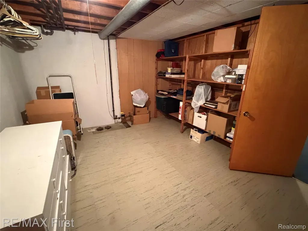 25886 Masch Avenue Warren City MI 48091