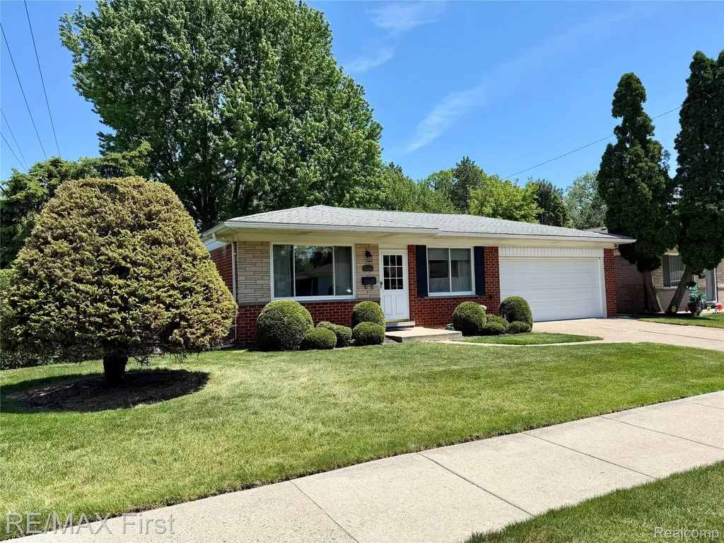 25886 Masch Avenue Warren City MI 48091