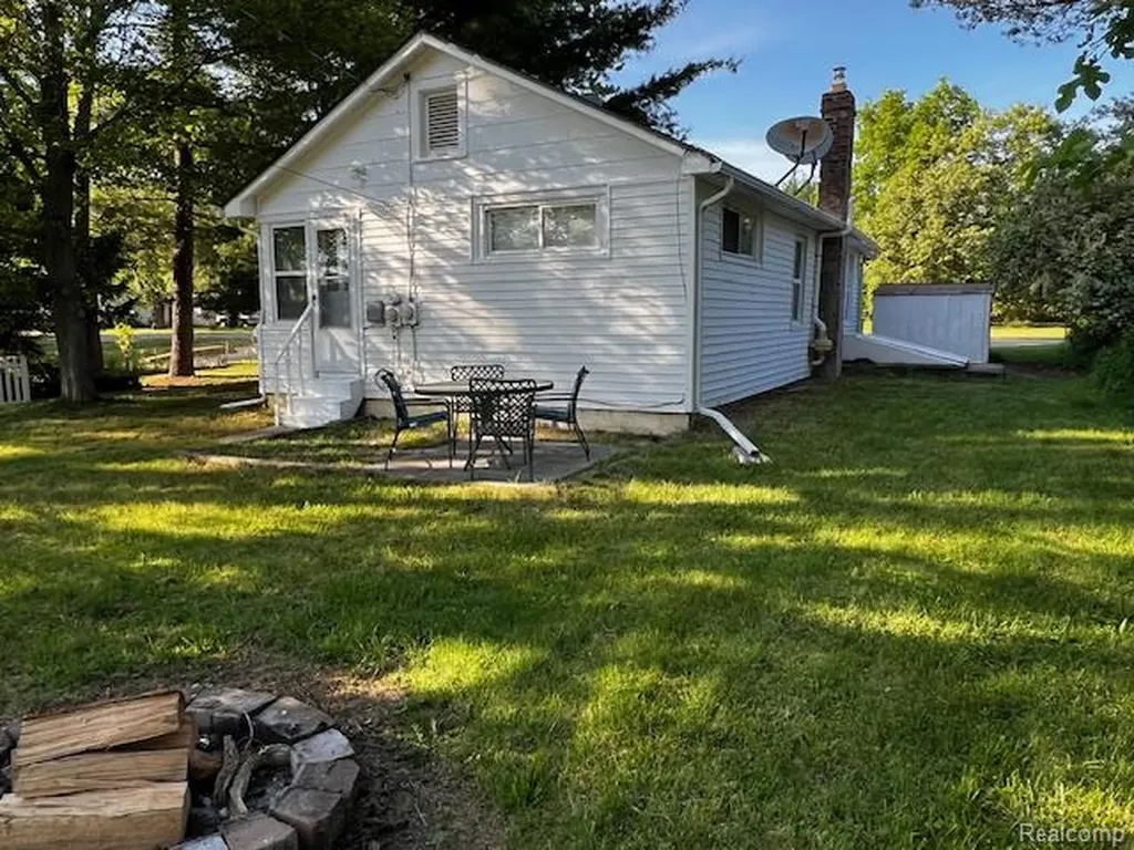 9485 Portage Lake Avenue Dexter Township MI 48169