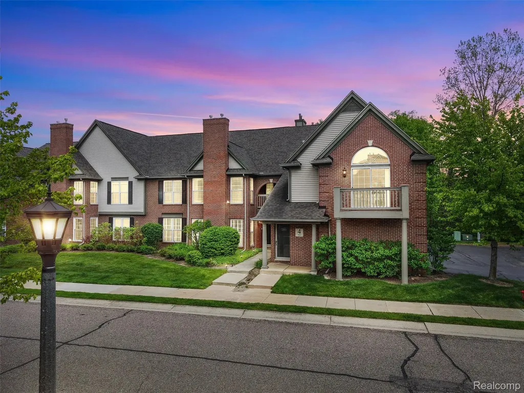 28284 Carlton Way Drive Novi City MI 48377