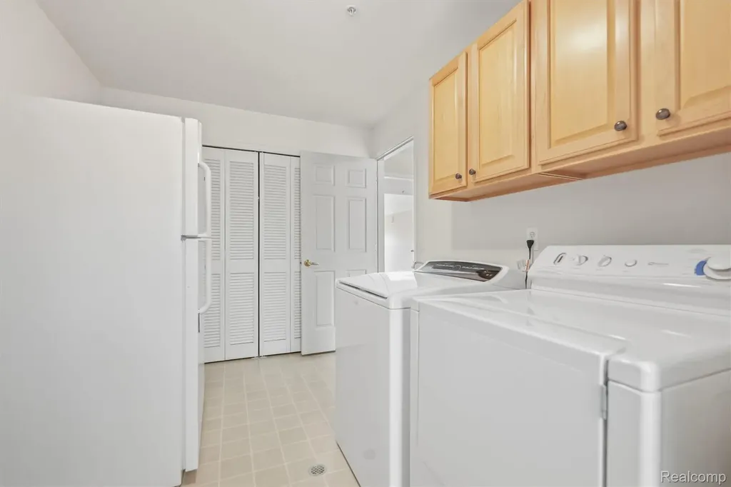 28284 Carlton Way Drive Novi City MI 48377
