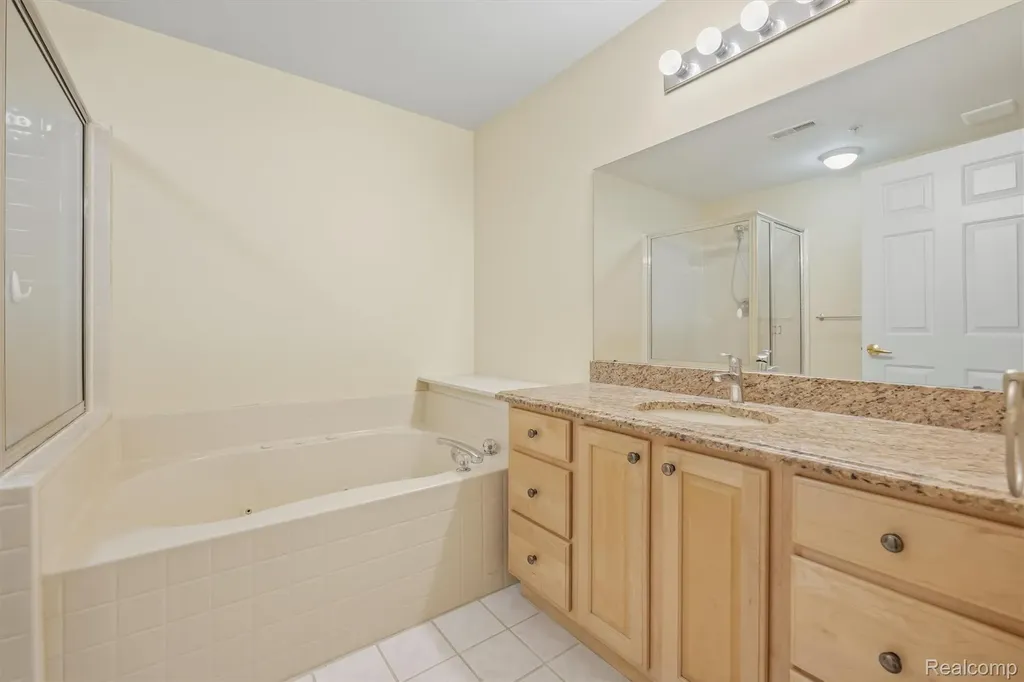 28284 Carlton Way Drive Novi City MI 48377