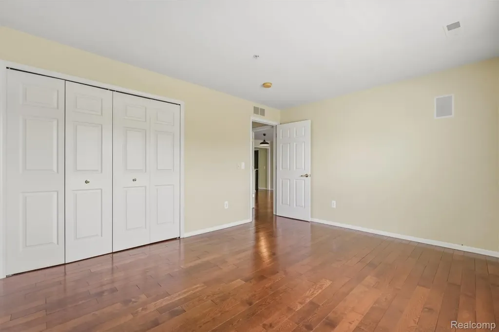 28284 Carlton Way Drive Novi City MI 48377