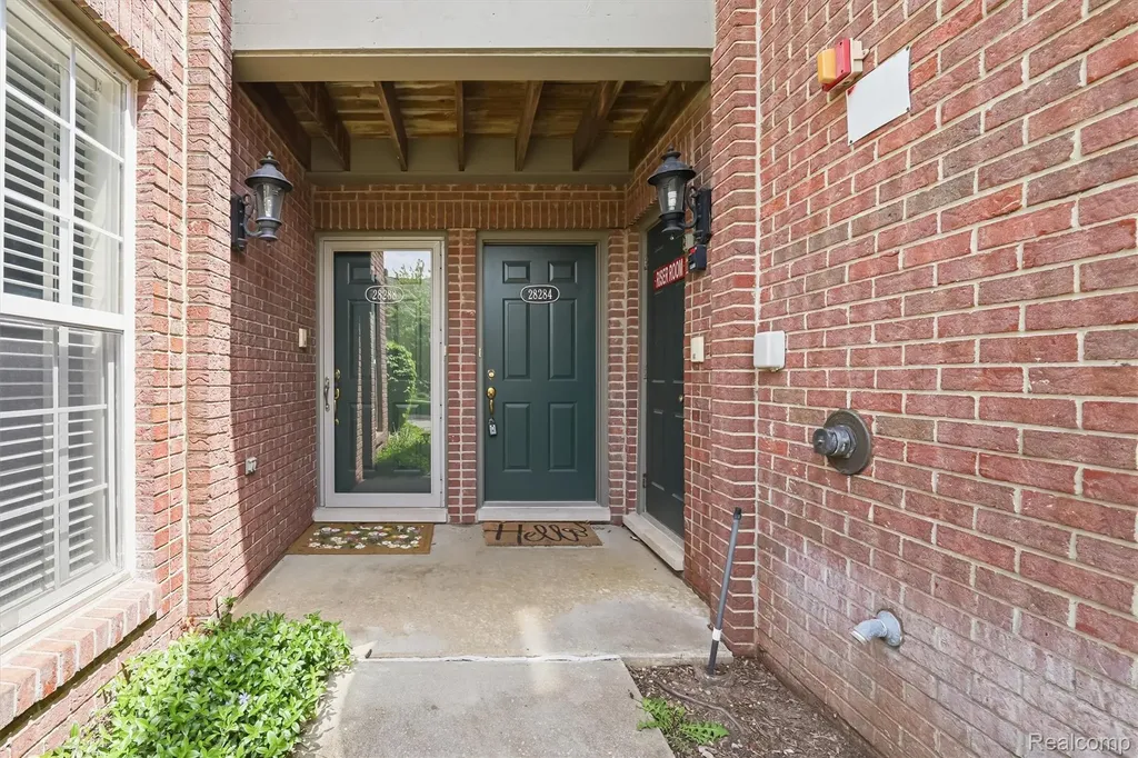 28284 Carlton Way Drive Novi City MI 48377