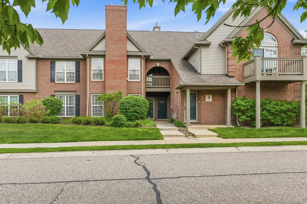 28284 Carlton Way Drive Novi City MI 48377