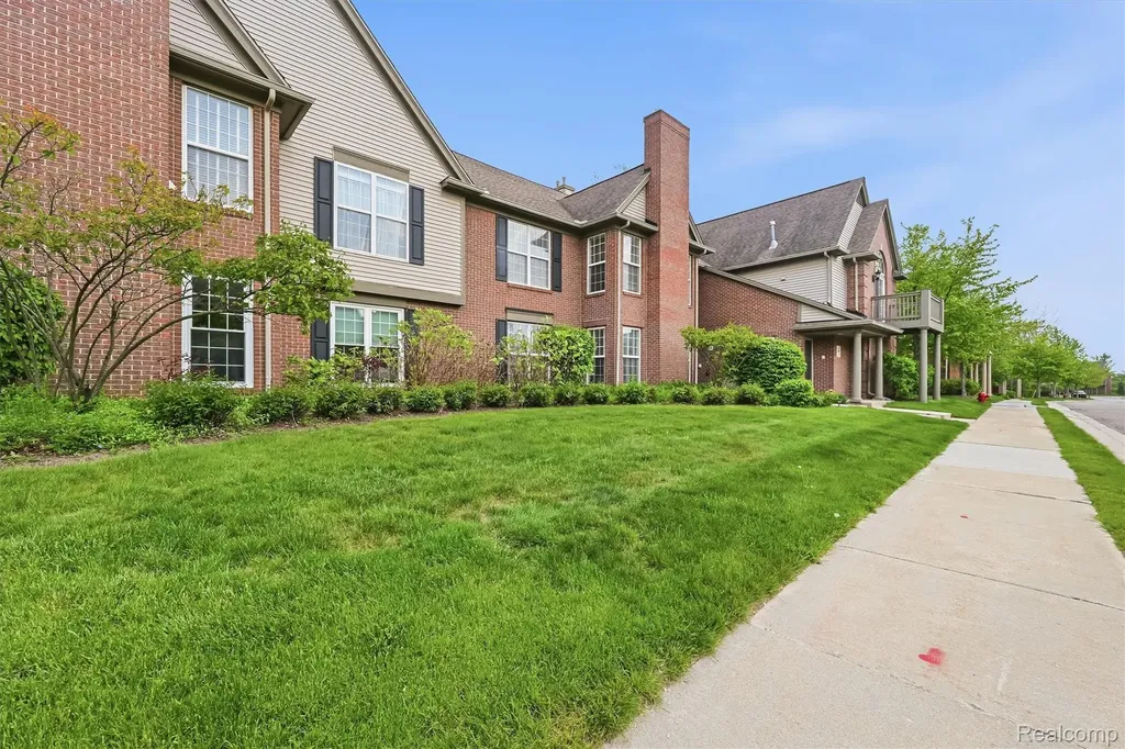 28284 Carlton Way Drive Novi City MI 48377
