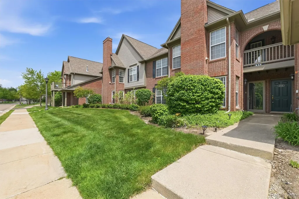 28284 Carlton Way Drive Novi City MI 48377