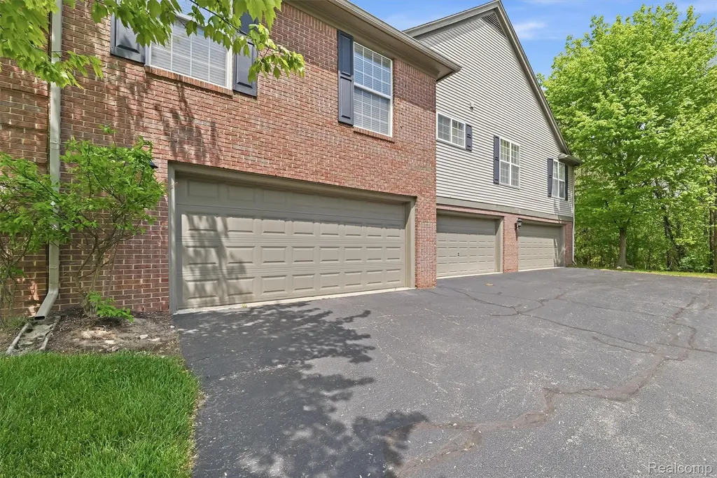 28284 Carlton Way Drive Novi City MI 48377