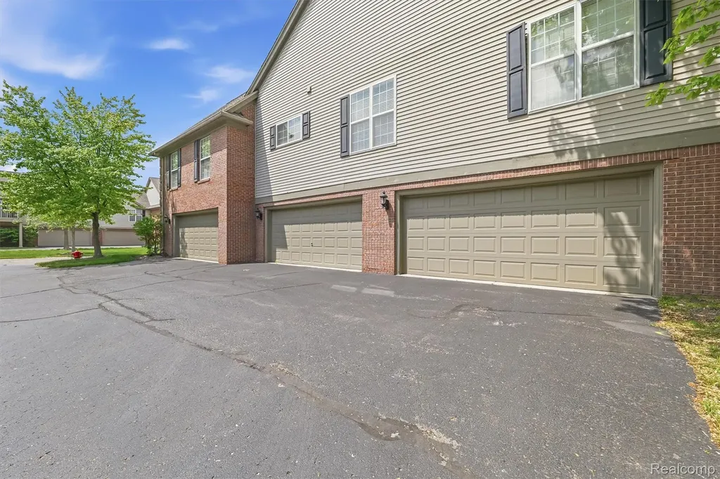 28284 Carlton Way Drive Novi City MI 48377