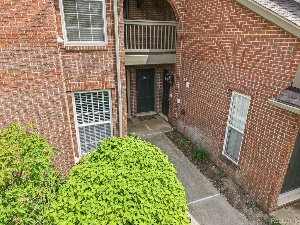 28284 Carlton Way Drive Novi City MI 48377