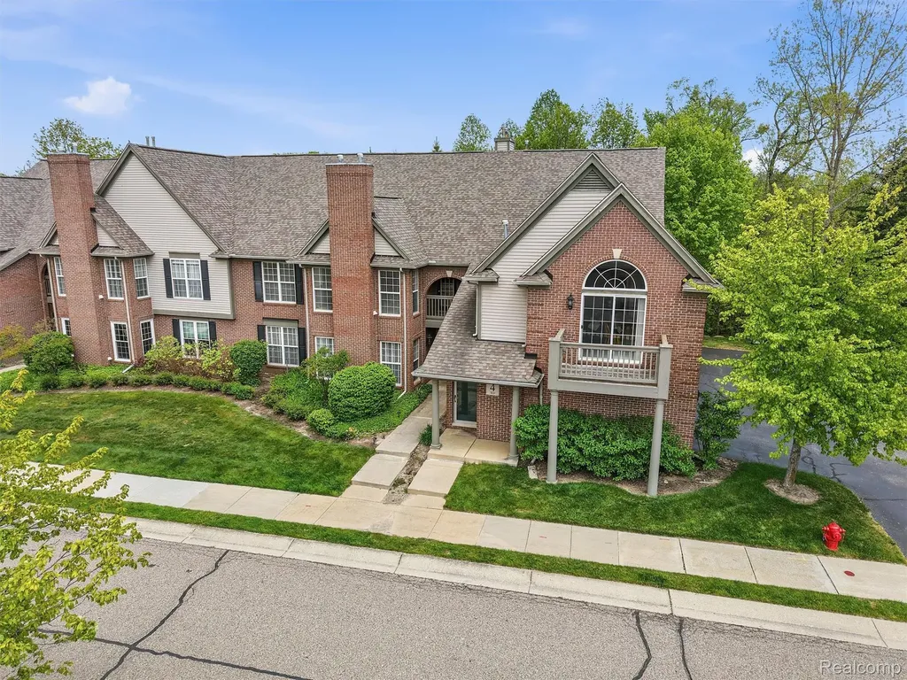28284 Carlton Way Drive Novi City MI 48377