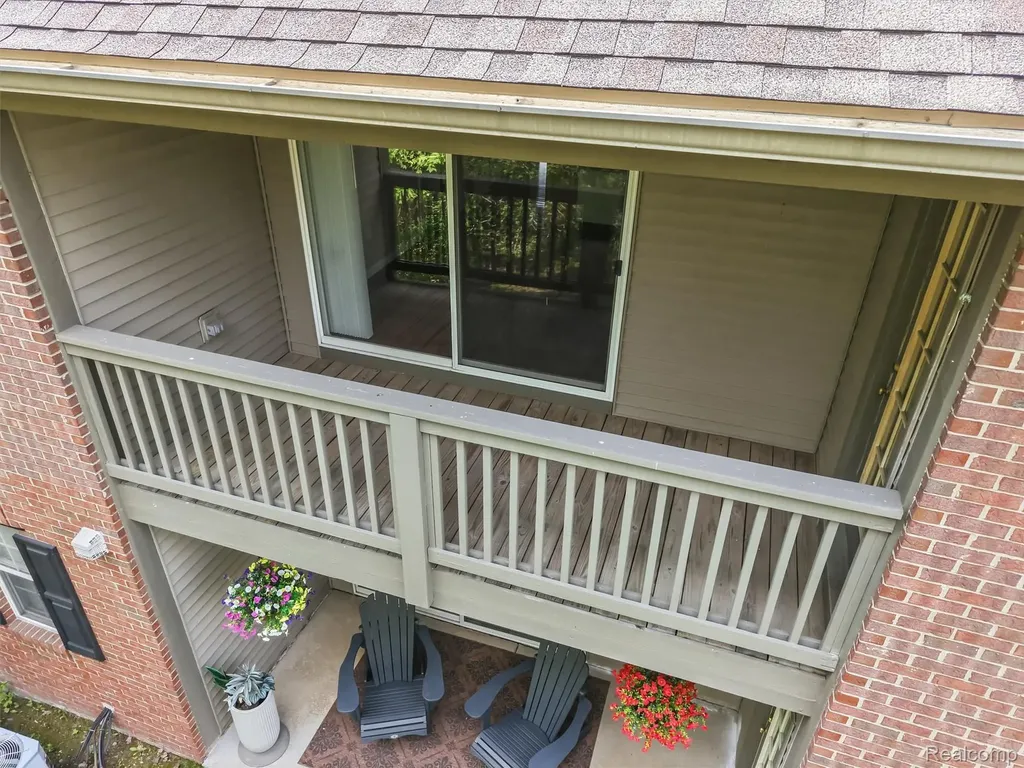28284 Carlton Way Drive Novi City MI 48377