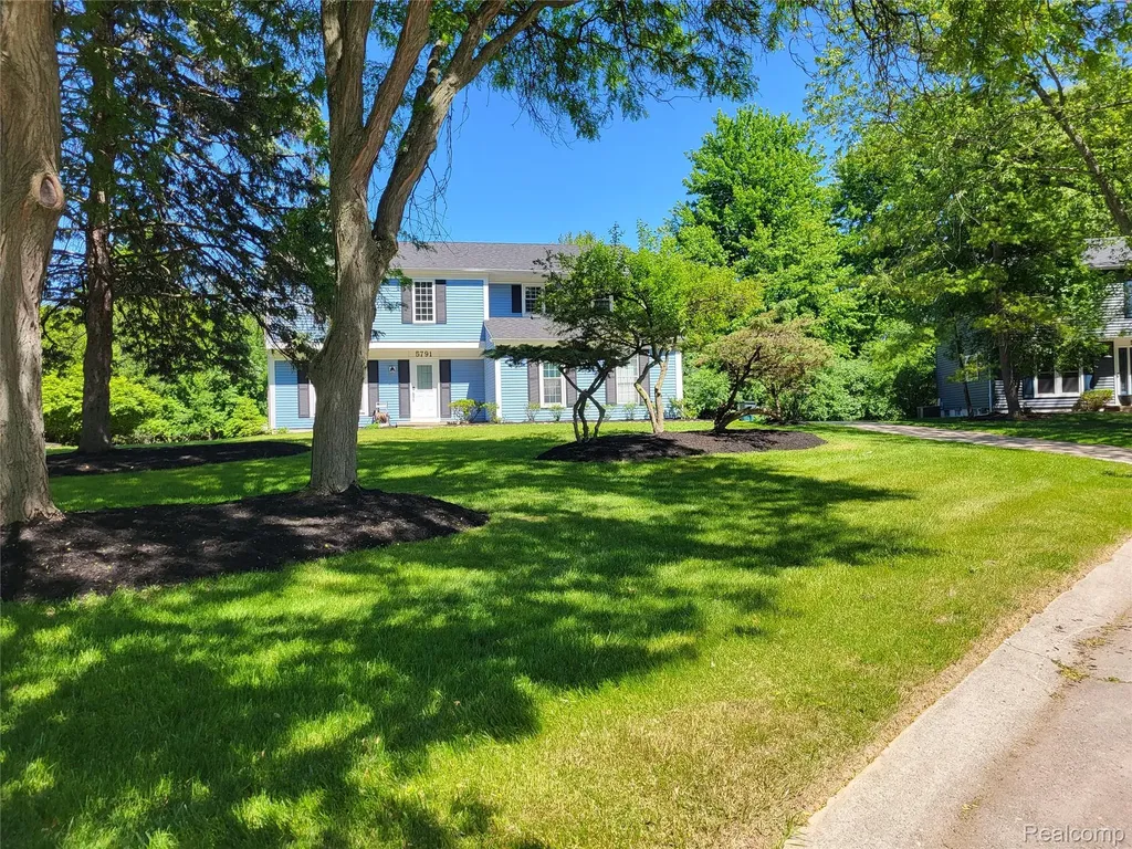 5791 Beauchamp Place West Bloomfield Charter Township MI 48322