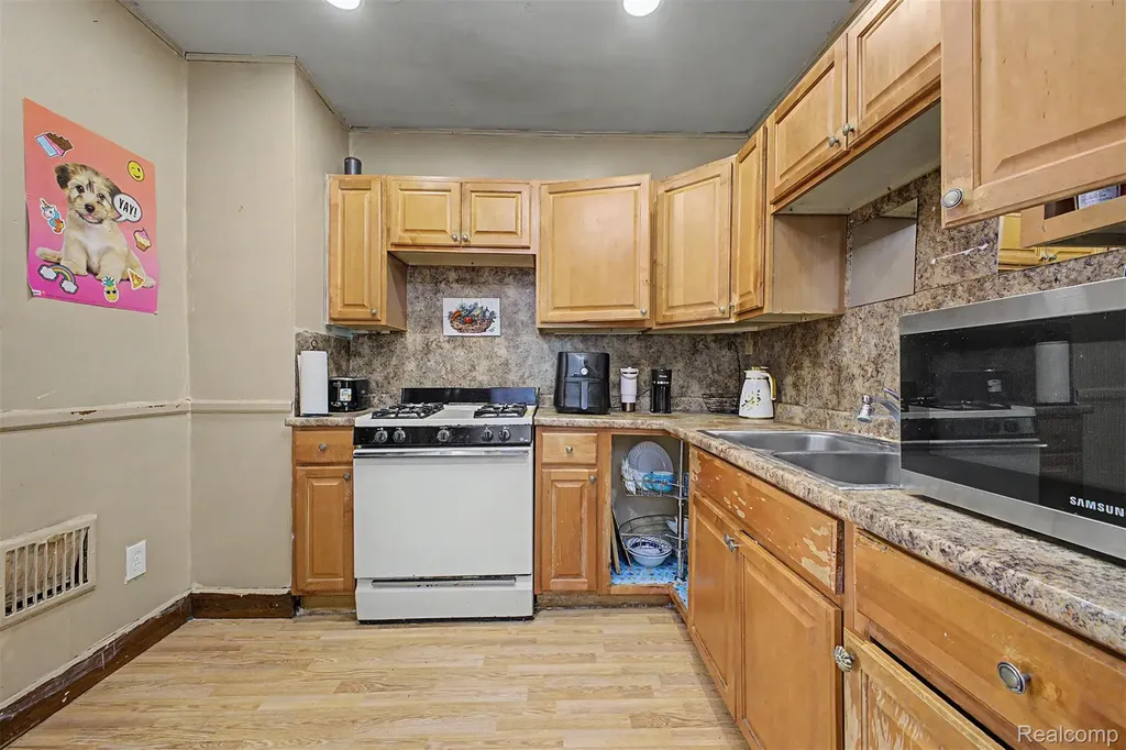 6808 Abington Avenue Detroit City MI 48228