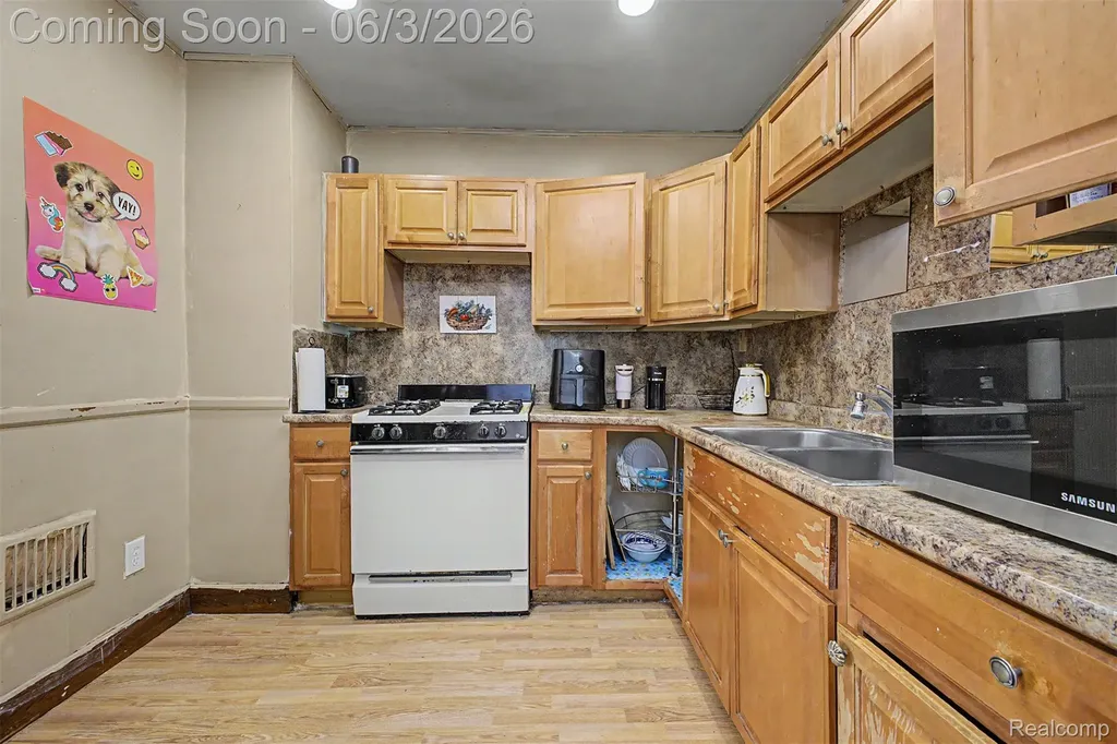 6808 Abington Avenue Detroit City MI 48228