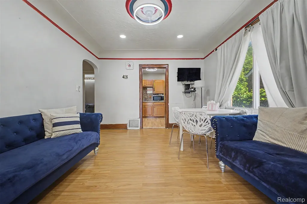 6808 Abington Avenue Detroit City MI 48228
