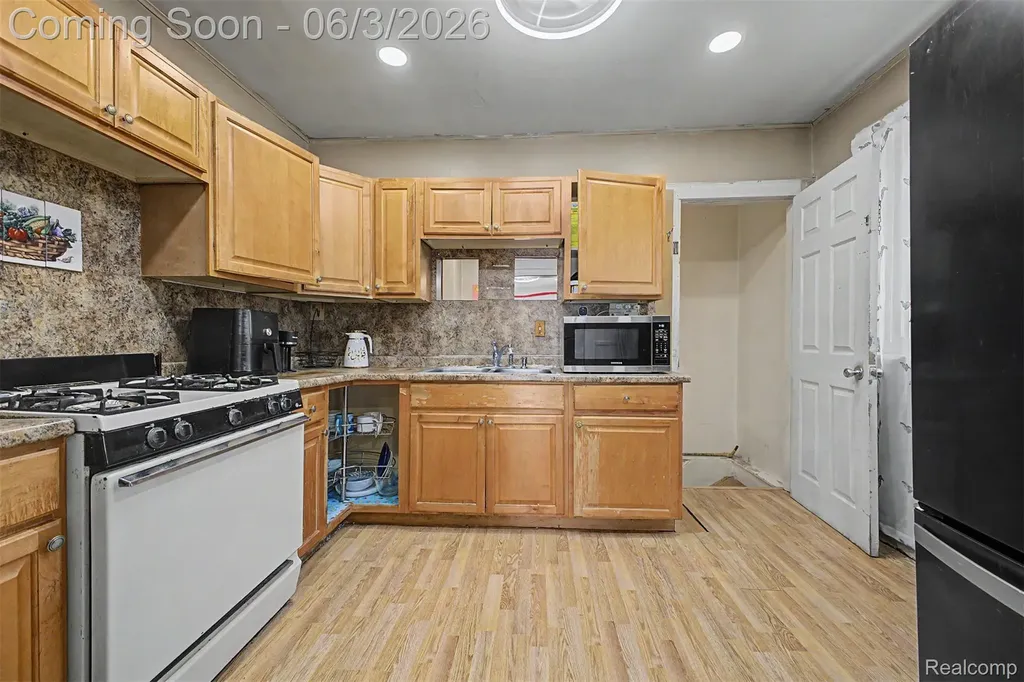 6808 Abington Avenue Detroit City MI 48228