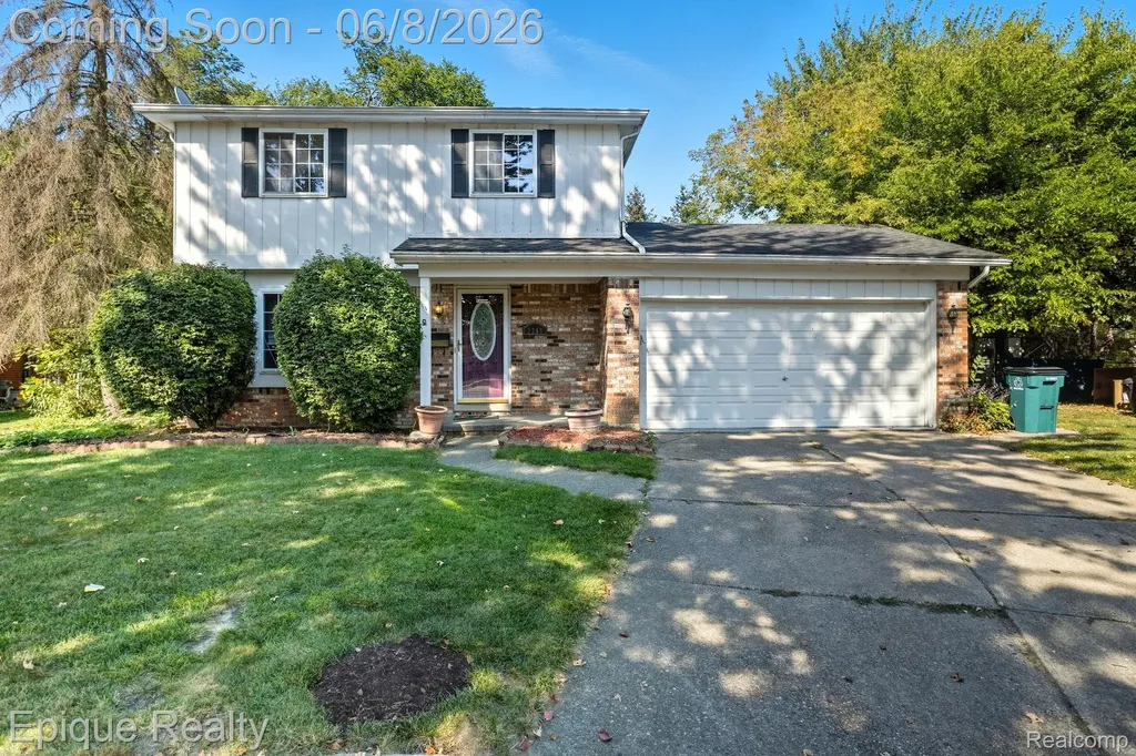 2263 Camilla Drive Troy City MI 48083