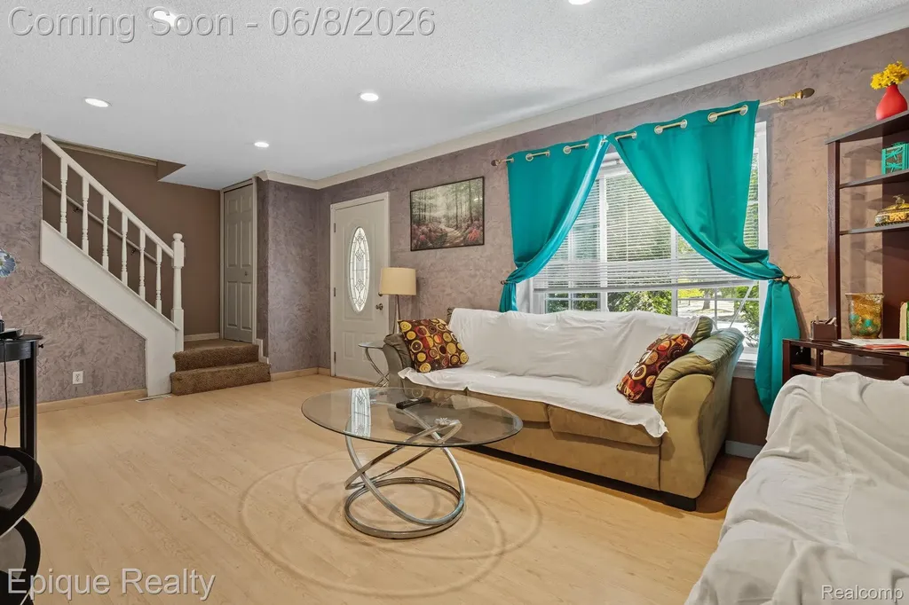 2263 Camilla Drive Troy City MI 48083