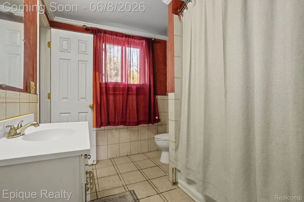 2263 Camilla Drive Troy City MI 48083