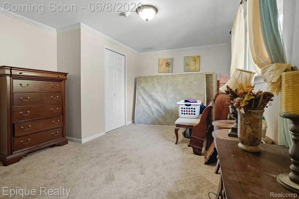 2263 Camilla Drive Troy City MI 48083