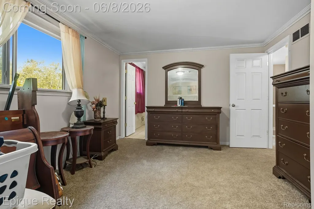 2263 Camilla Drive Troy City MI 48083