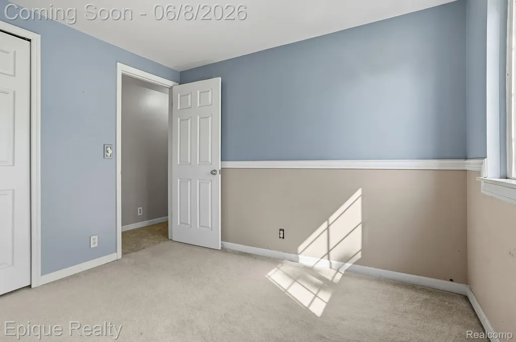 2263 Camilla Drive Troy City MI 48083