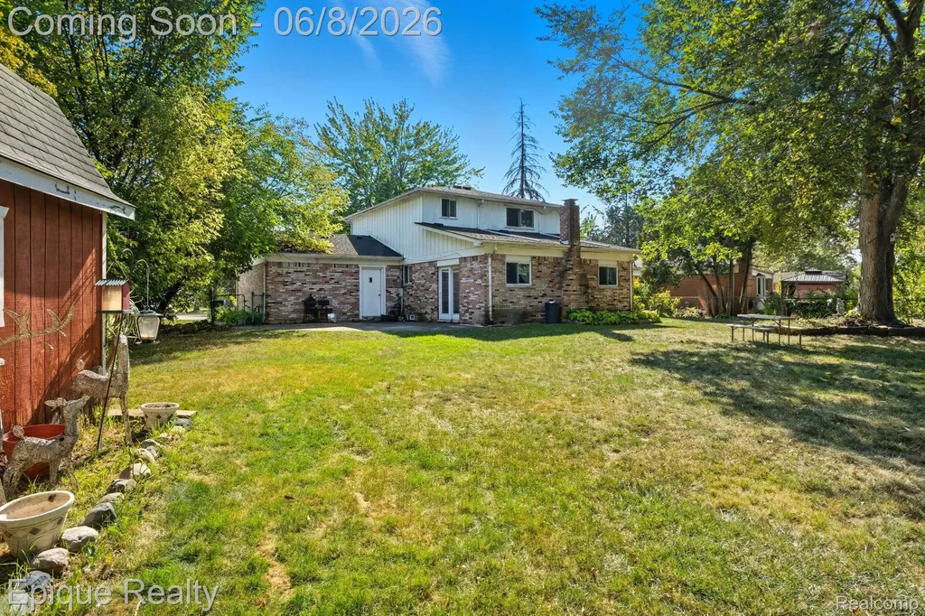 2263 Camilla Drive Troy City MI 48083