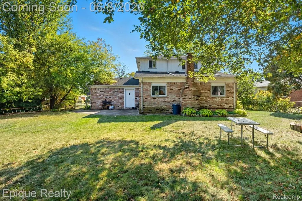 2263 Camilla Drive Troy City MI 48083