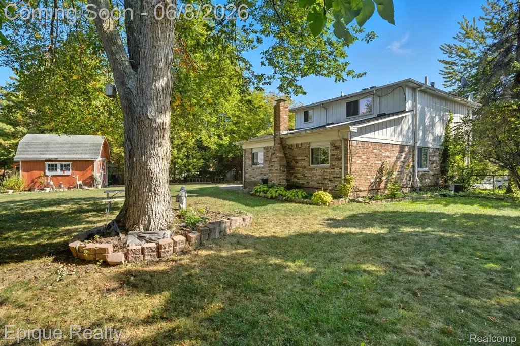2263 Camilla Drive Troy City MI 48083