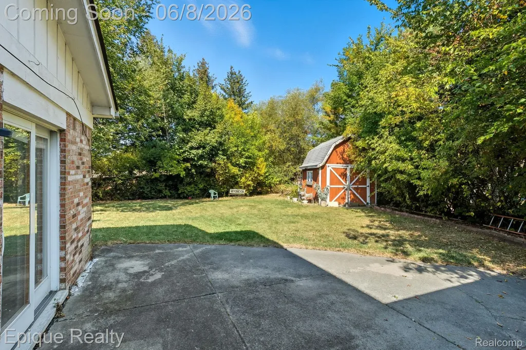 2263 Camilla Drive Troy City MI 48083