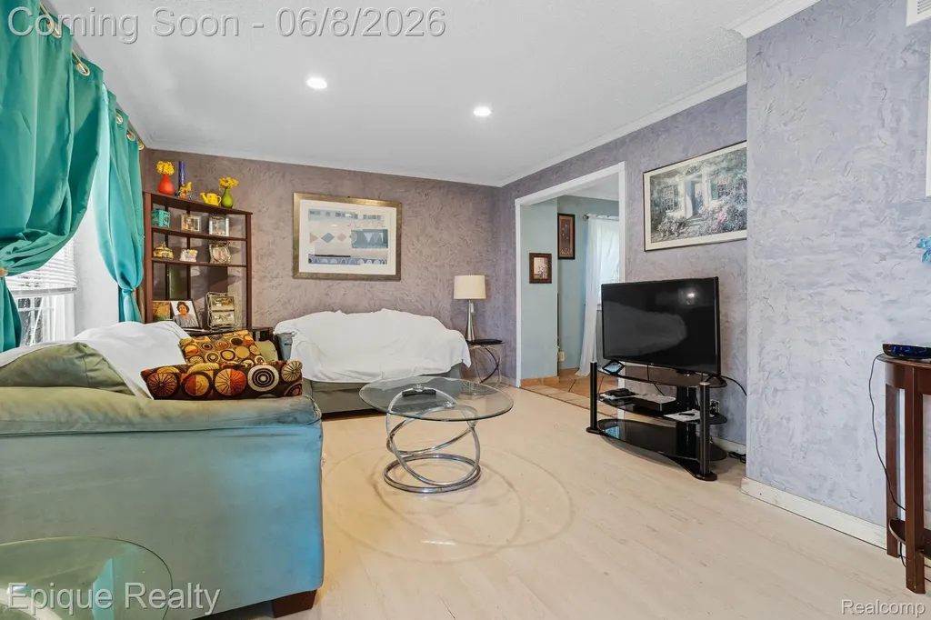 2263 Camilla Drive Troy City MI 48083