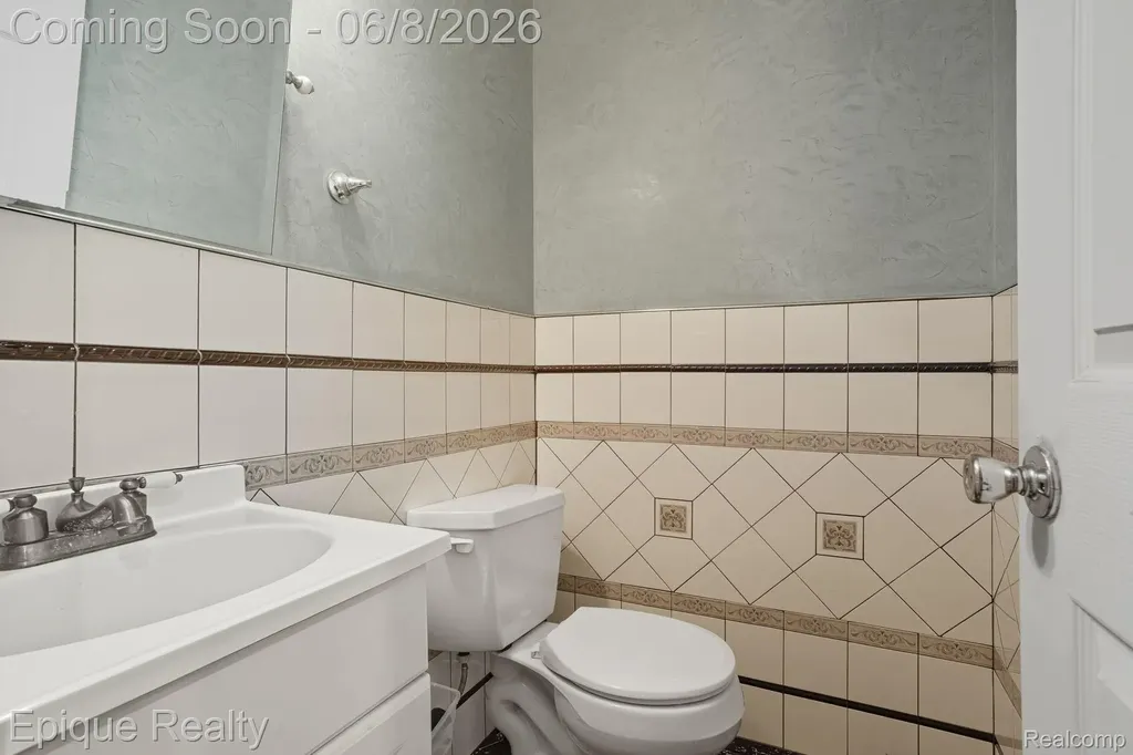 2263 Camilla Drive Troy City MI 48083