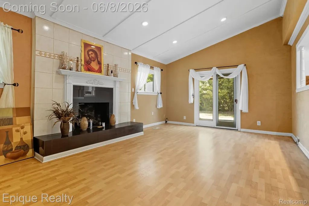 2263 Camilla Drive Troy City MI 48083
