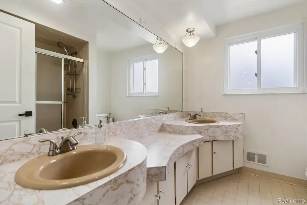13849 Heritage Road Sterling Heights City MI 48312