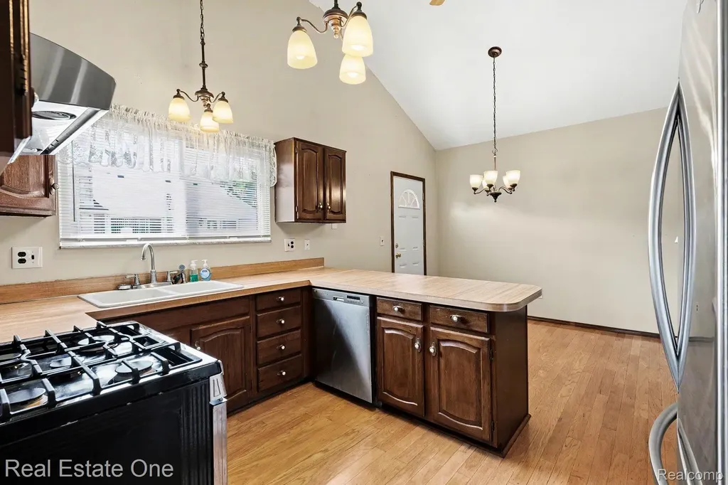 13732 Brunswick Drive Sterling Heights City MI 48312