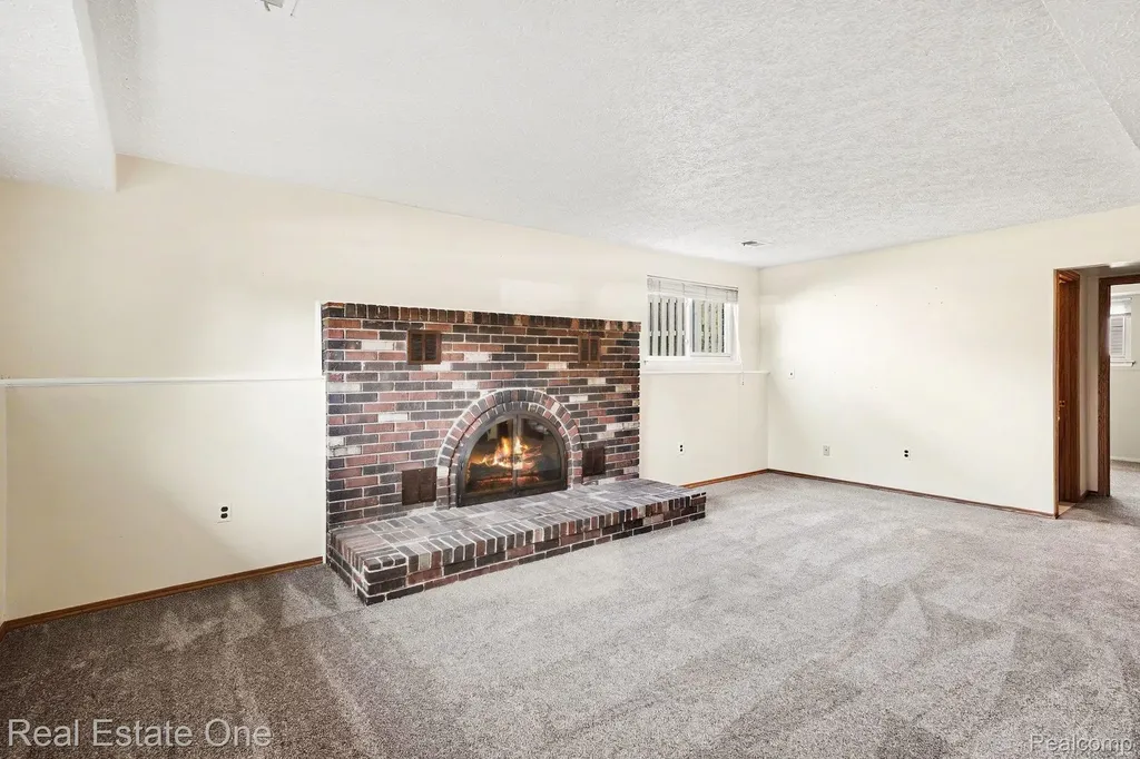 13732 Brunswick Drive Sterling Heights City MI 48312