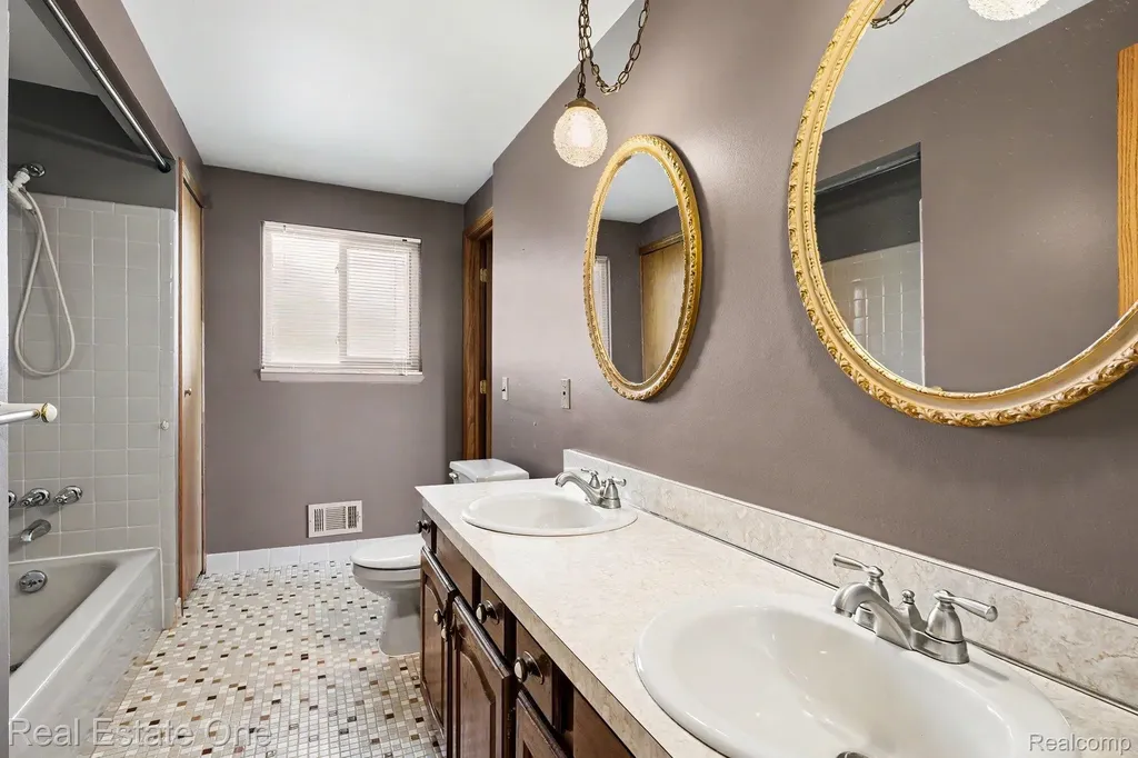 13732 Brunswick Drive Sterling Heights City MI 48312
