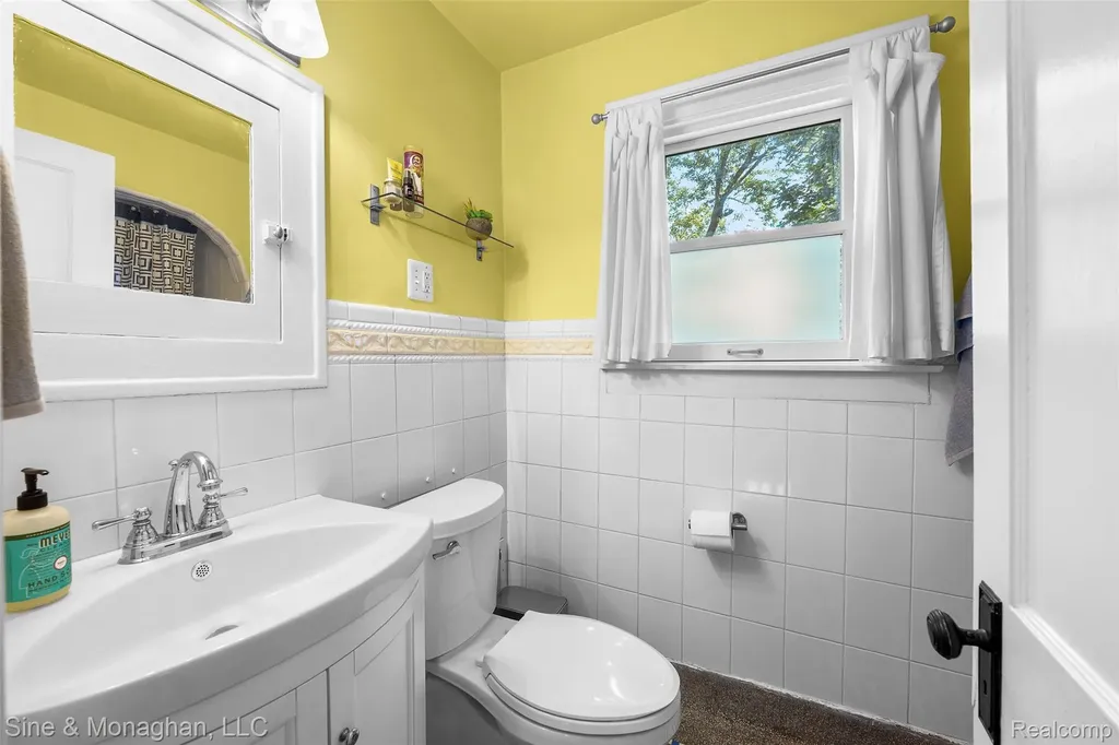 307 Kayser Avenue Royal Oak City MI 48067