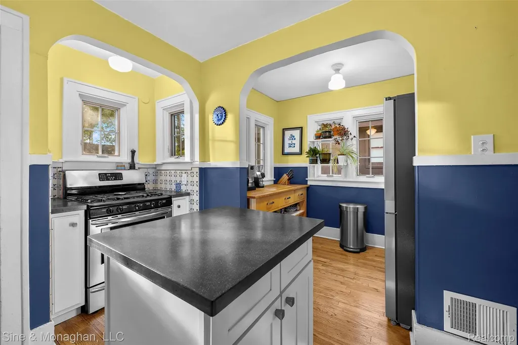 307 Kayser Avenue Royal Oak City MI 48067