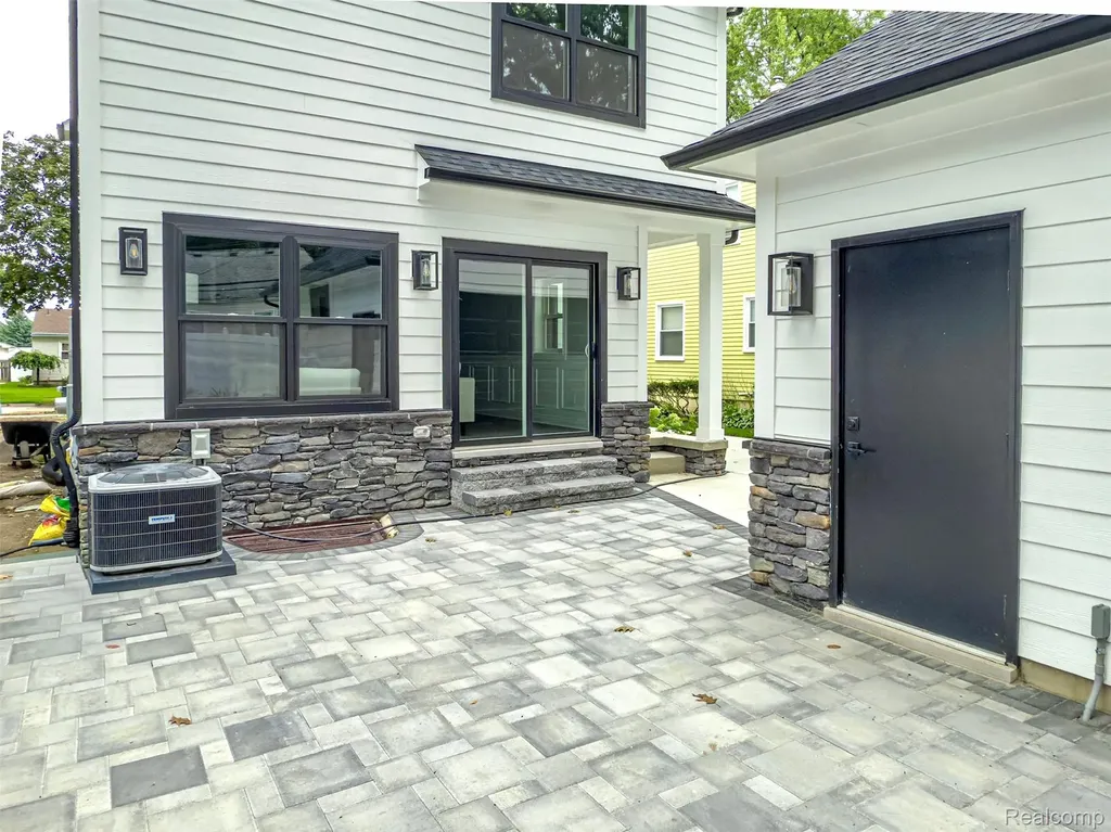 1929 Brookwood Avenue Royal Oak City MI 48073