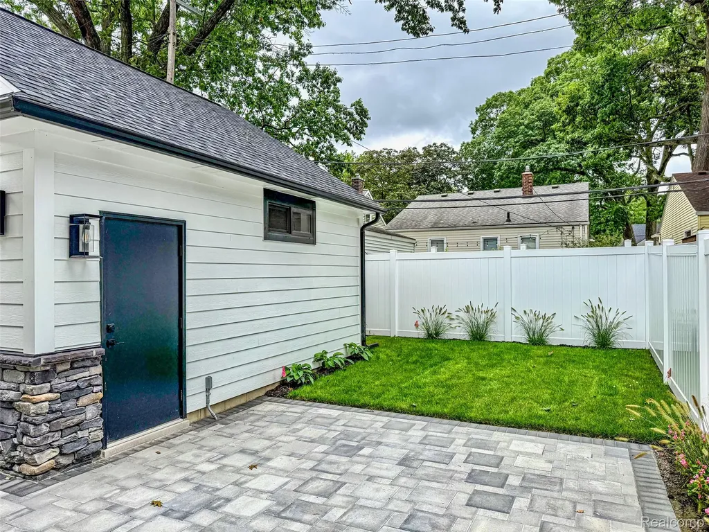 1929 Brookwood Avenue Royal Oak City MI 48073